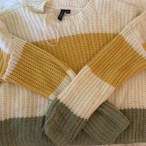 Xs Moon and Madison! Super cute! Sweater! 🌿🌴